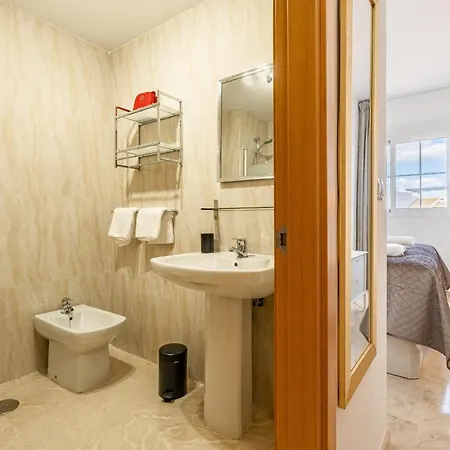 11 Modern Apt With Sea Views, Two Poolareas, Close To Parks & Beaches