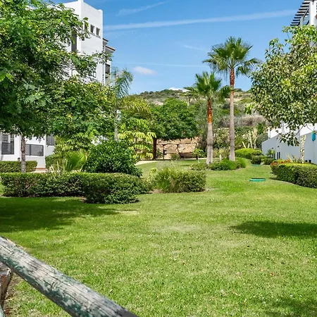 11 Modern Apt With Sea Views, Two Poolareas, Close To Parks & Beaches Apartment Manilva