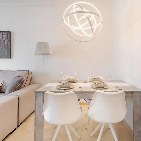 11 Modern Apt With Sea Views, Two Poolareas, Close To Parks & Beaches Apartment *