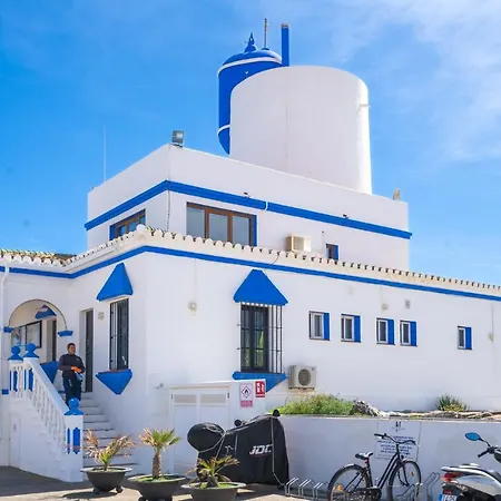 Apartment 11 Modern Apt With Sea Views, Two Poolareas, Close To Parks & Beaches *