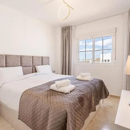 11 Modern Apt With Sea Views, Two Poolareas, Close To Parks & Beaches Apartment