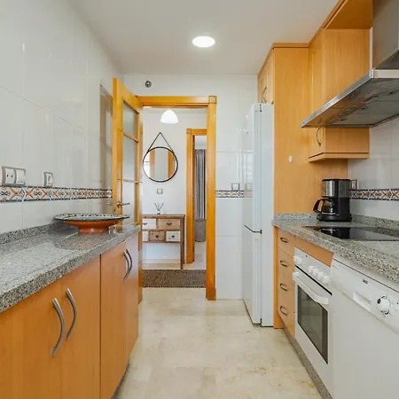 11 Modern Apt With Sea Views, Two Poolareas, Close To Parks & Beaches Apartment
