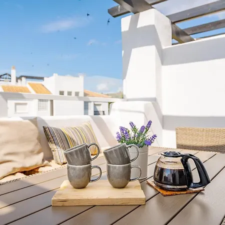 11 Modern Apt With Sea Views, Two Poolareas, Close To Parks & Beaches *