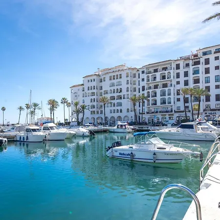11 Modern Apt With Sea Views, Two Poolareas, Close To Parks & Beaches